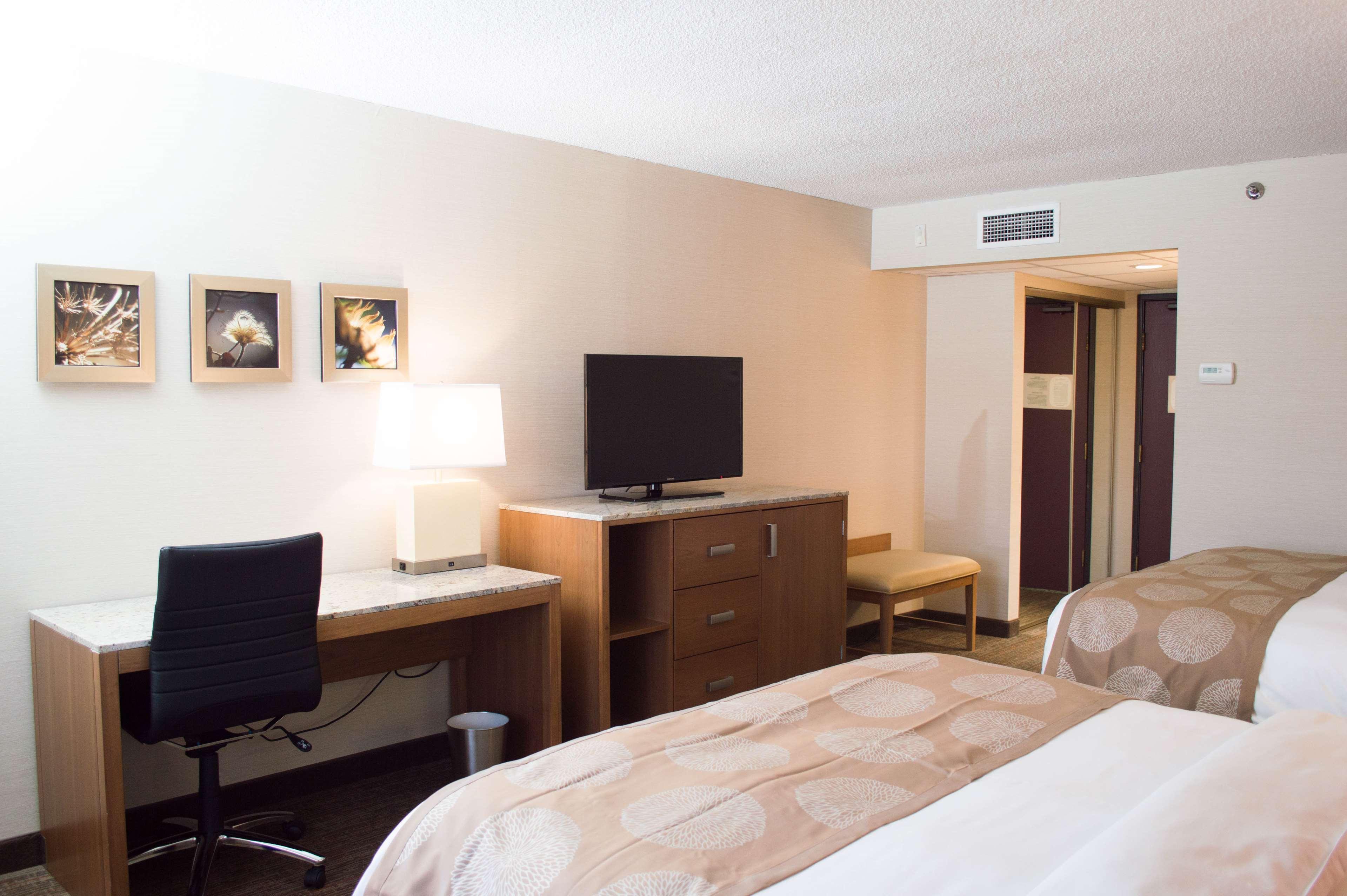 Radisson Hotel Detroit-ฟาร์มิงตันฮิลส์ ภายนอก รูปภาพ