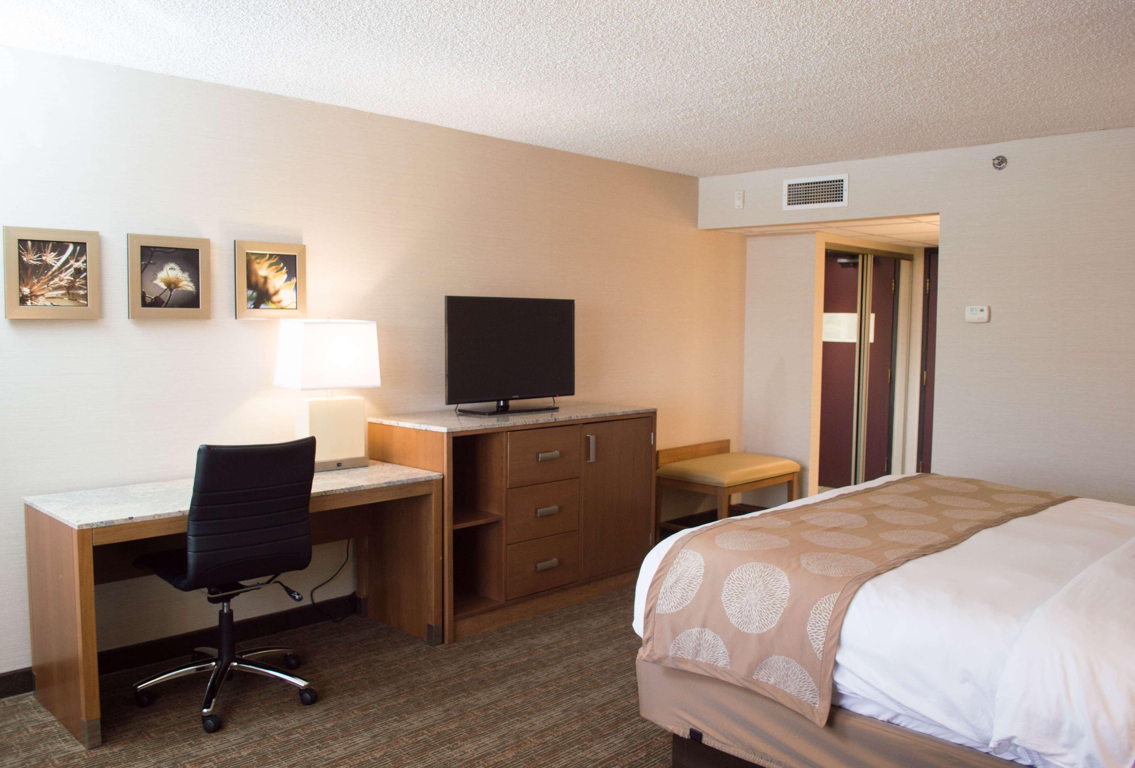 Radisson Hotel Detroit-ฟาร์มิงตันฮิลส์ ภายนอก รูปภาพ