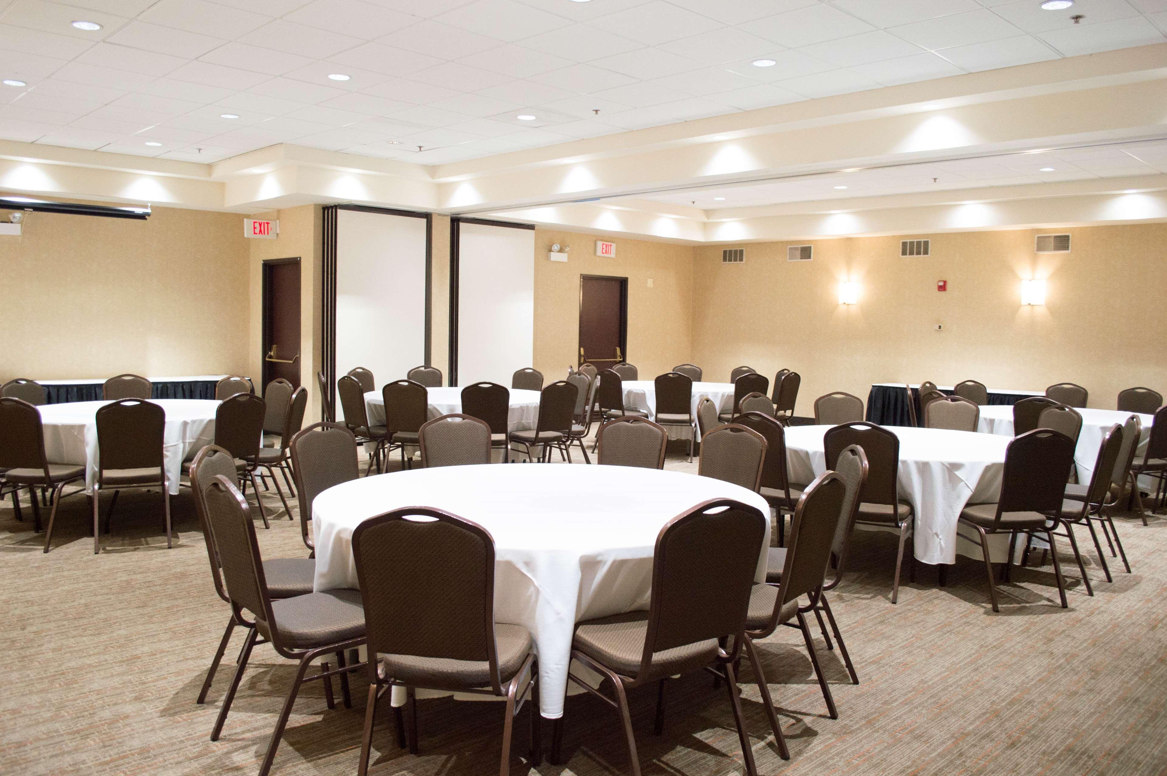 Radisson Hotel Detroit-ฟาร์มิงตันฮิลส์ ภายนอก รูปภาพ