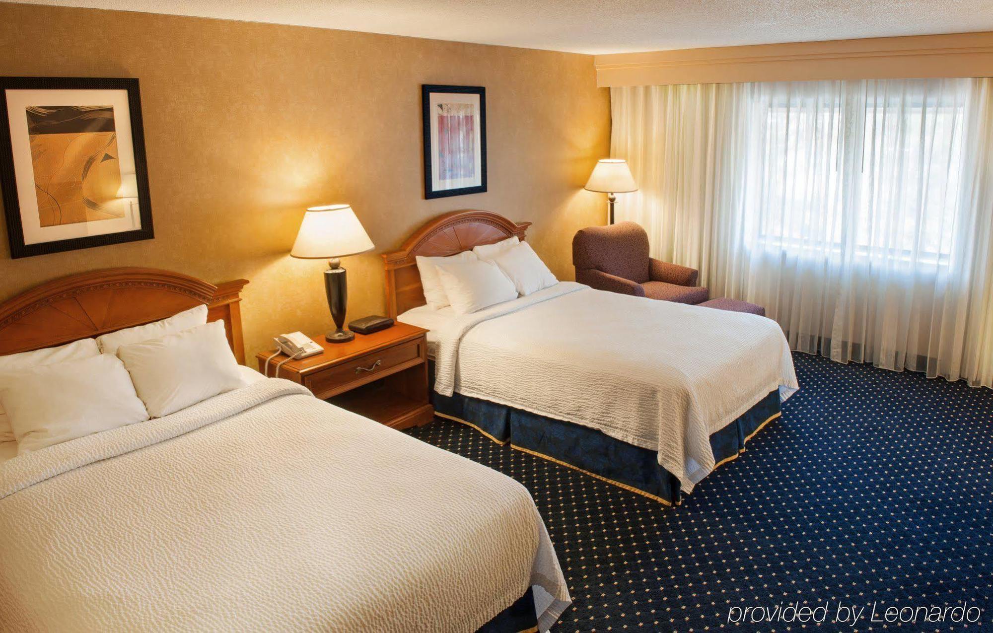 Radisson Hotel Detroit-ฟาร์มิงตันฮิลส์ ภายนอก รูปภาพ