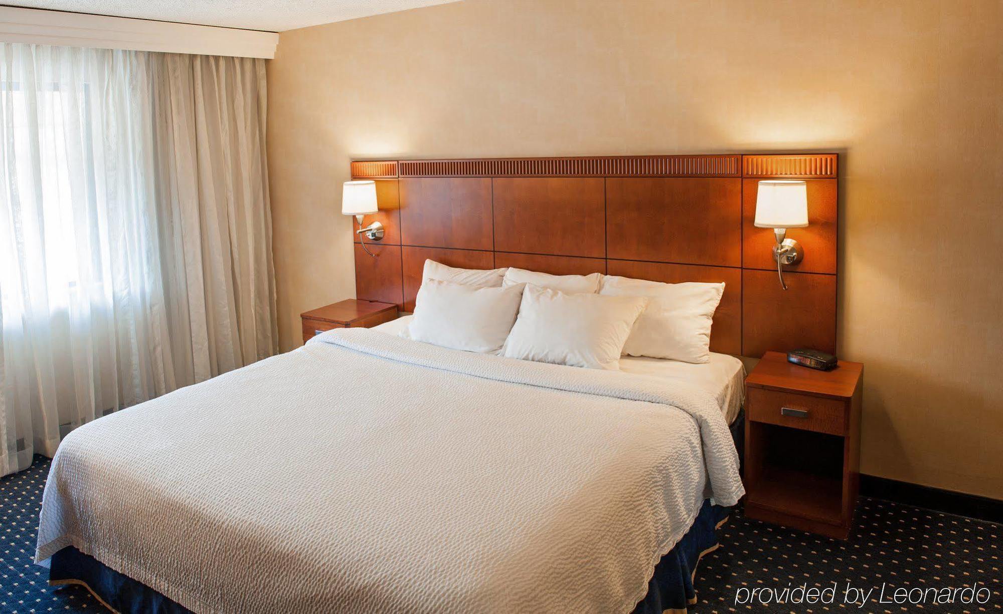 Radisson Hotel Detroit-ฟาร์มิงตันฮิลส์ ภายนอก รูปภาพ