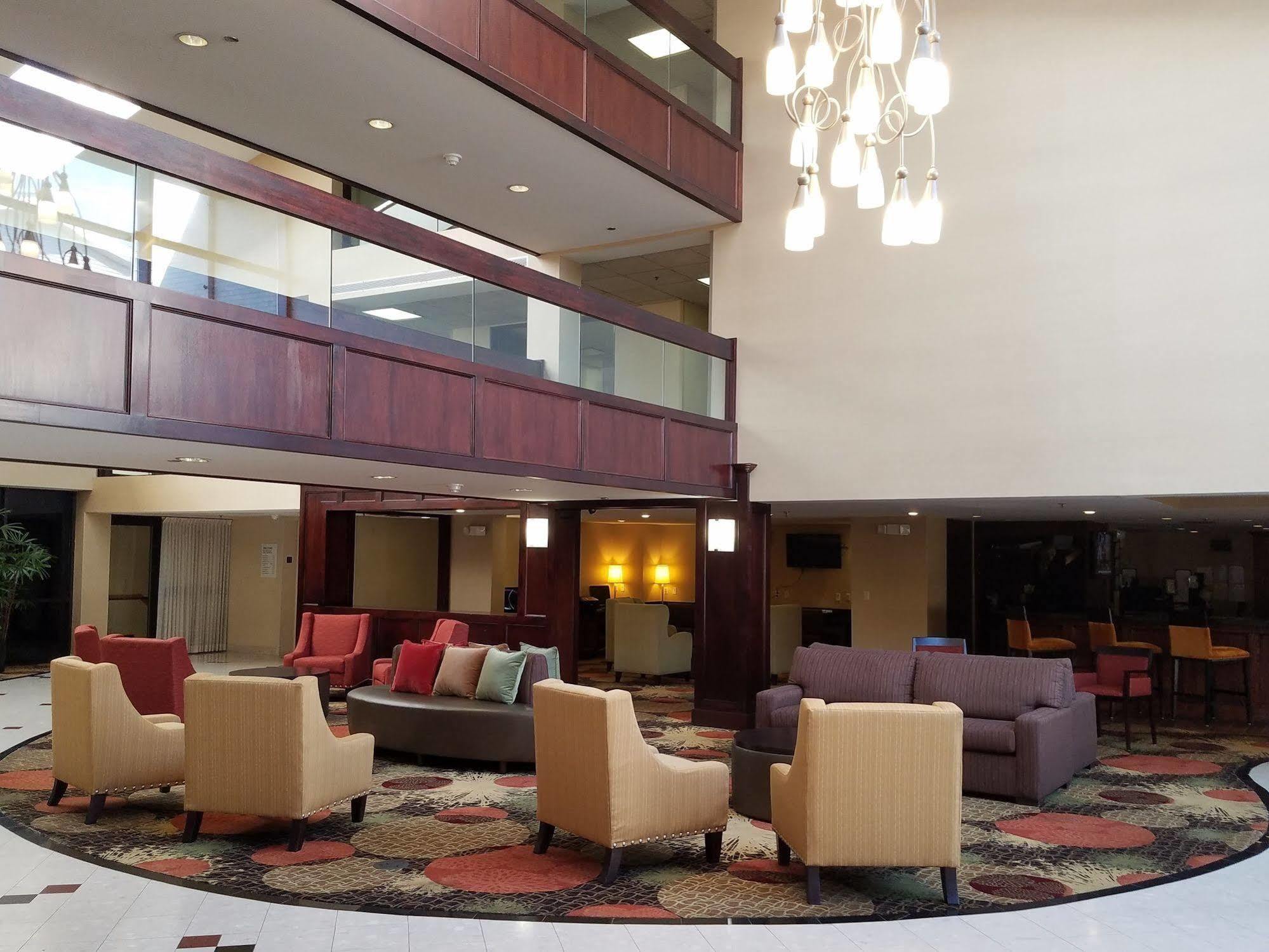 Radisson Hotel Detroit-ฟาร์มิงตันฮิลส์ ภายนอก รูปภาพ
