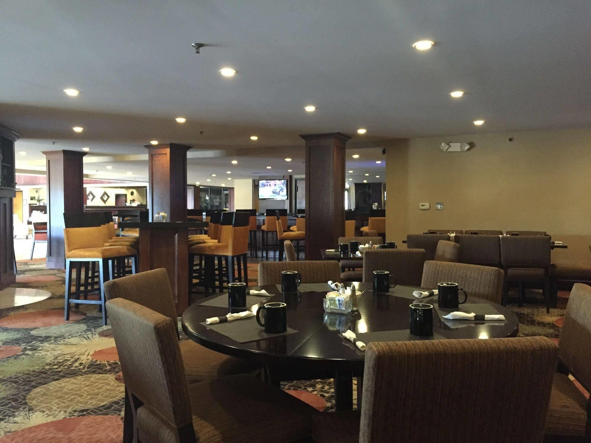 Radisson Hotel Detroit-ฟาร์มิงตันฮิลส์ ภายนอก รูปภาพ