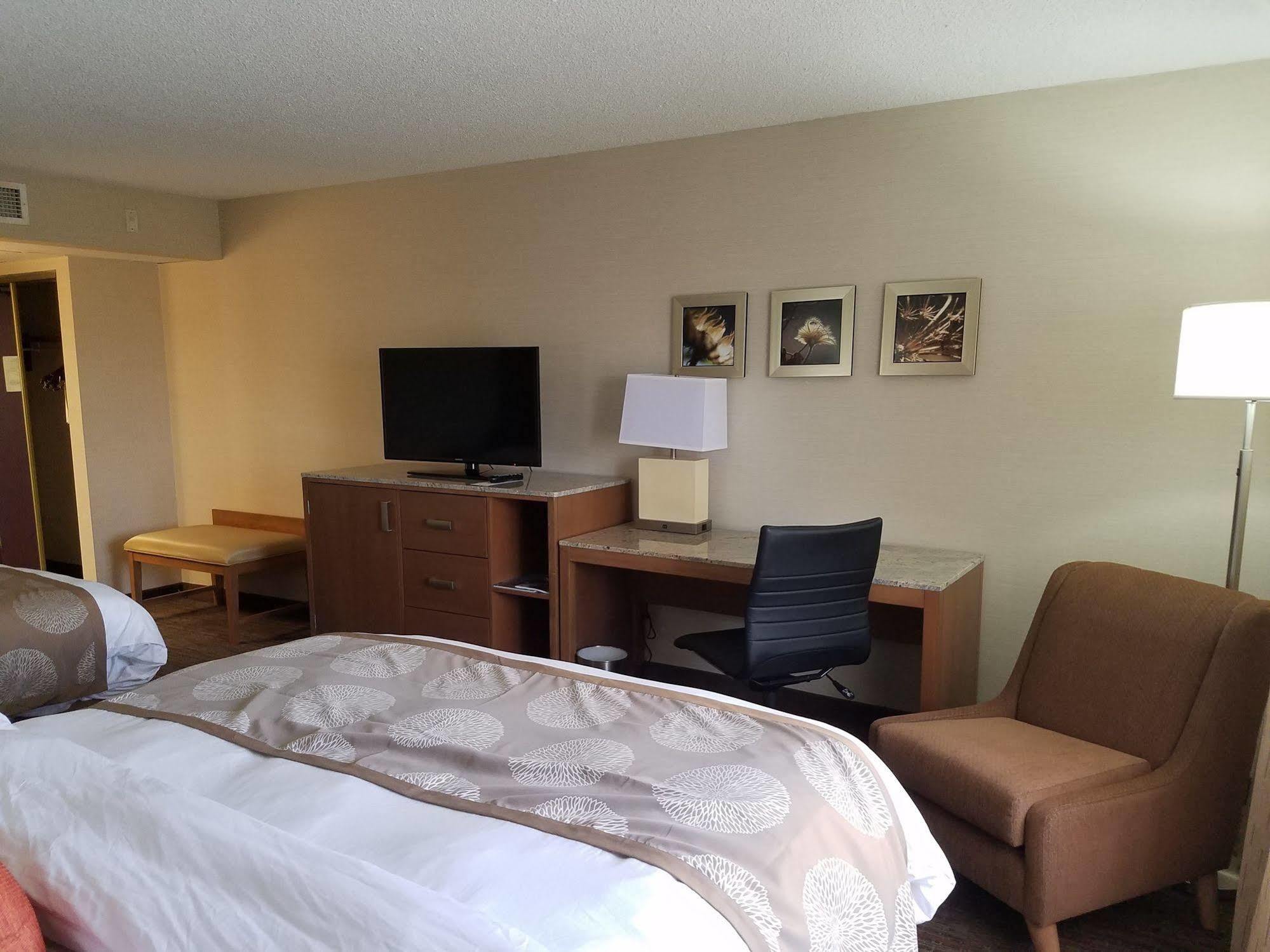 Radisson Hotel Detroit-ฟาร์มิงตันฮิลส์ ภายนอก รูปภาพ