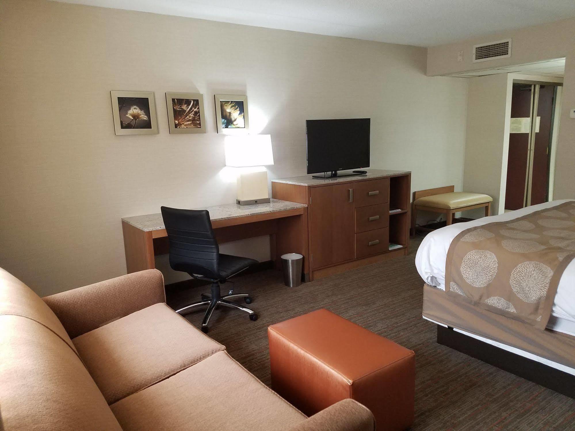 Radisson Hotel Detroit-ฟาร์มิงตันฮิลส์ ภายนอก รูปภาพ