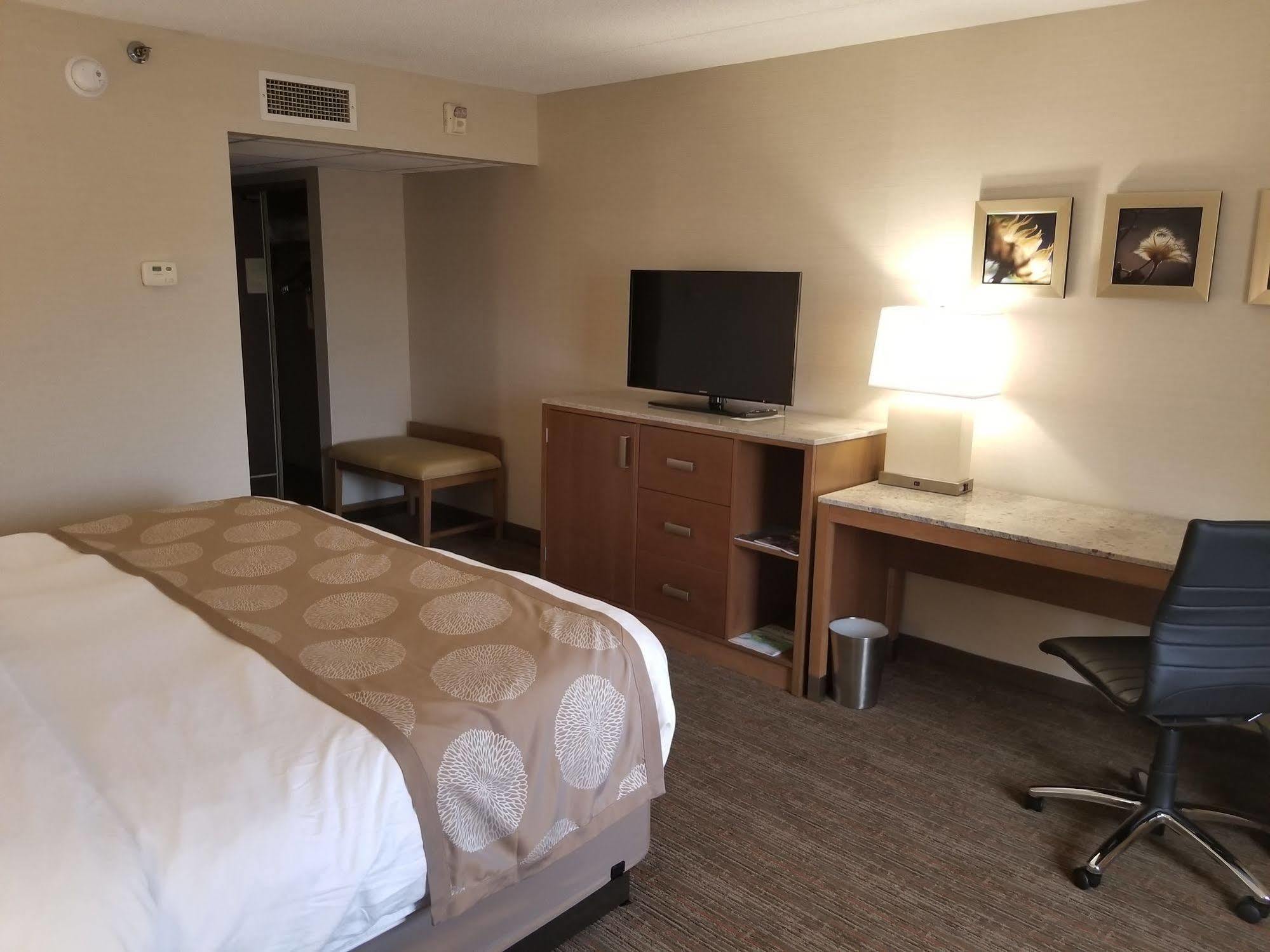 Radisson Hotel Detroit-ฟาร์มิงตันฮิลส์ ภายนอก รูปภาพ