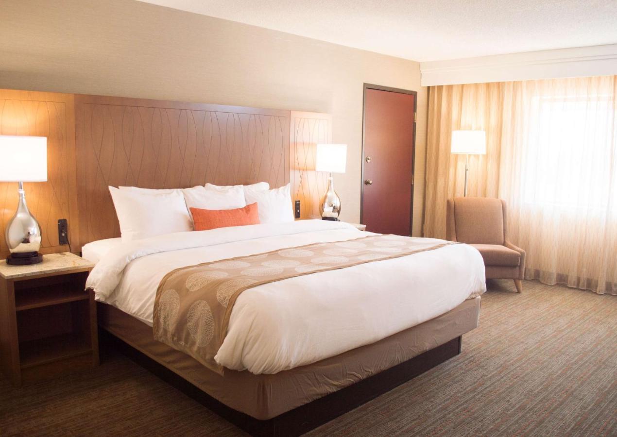 Radisson Hotel Detroit-ฟาร์มิงตันฮิลส์ ภายนอก รูปภาพ