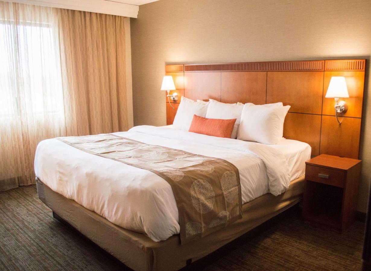 Radisson Hotel Detroit-ฟาร์มิงตันฮิลส์ ภายนอก รูปภาพ